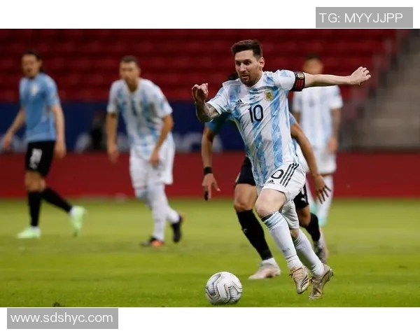 足球明星女儿展现惊人球技精彩踢球视频引发热议与关注 足球明星女儿展现惊人球技精彩踢球视频引发热议与关注