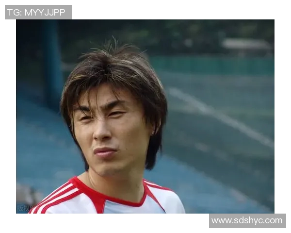 足球明星颠卷纸挑战赛引发热潮球迷纷纷模仿展现创意与技巧 足球明星颠卷纸挑战赛引发热潮球迷纷纷模仿展现创意与技巧