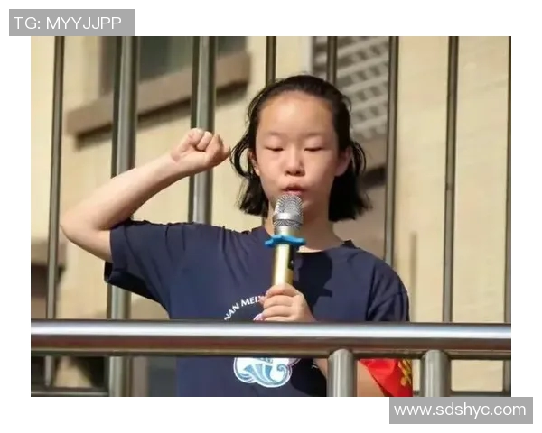 女主与原创足球明星的浪漫之旅在绿茵场上绽放爱的火花 女主与原创足球明星的浪漫之旅在绿茵场上绽放爱的火花